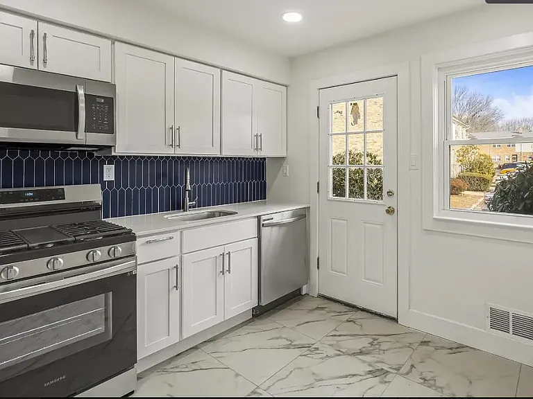 501 Adams Ln #6H — Photo 1