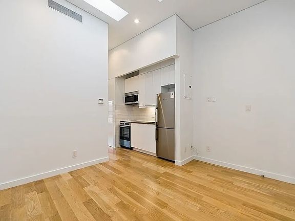 2nd image of 102 Forsyth St APT 16