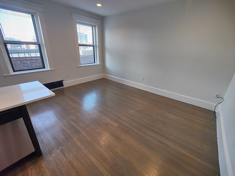 2nd image of 12 Queensberry St #37