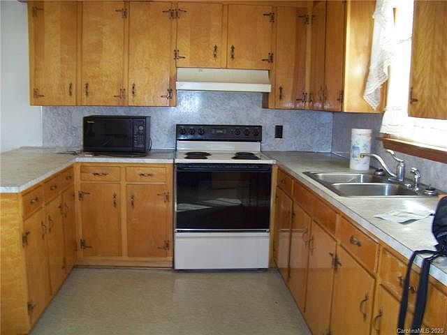 2nd image of 8 Argonne Ave