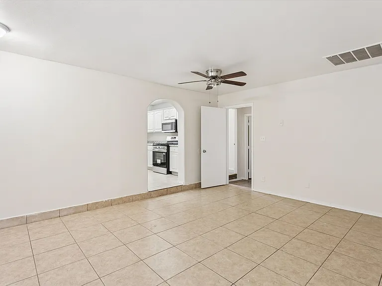 735 E South Mountain Ave — Photo 10