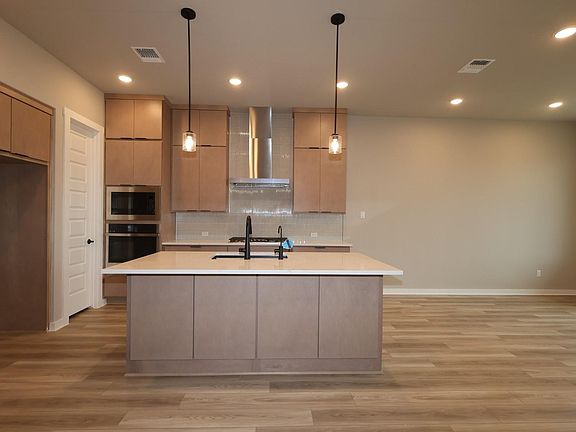 2nd image of 205 Marisol Bnd