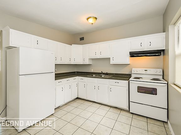 3rd image of 2142 Holcroft Dr