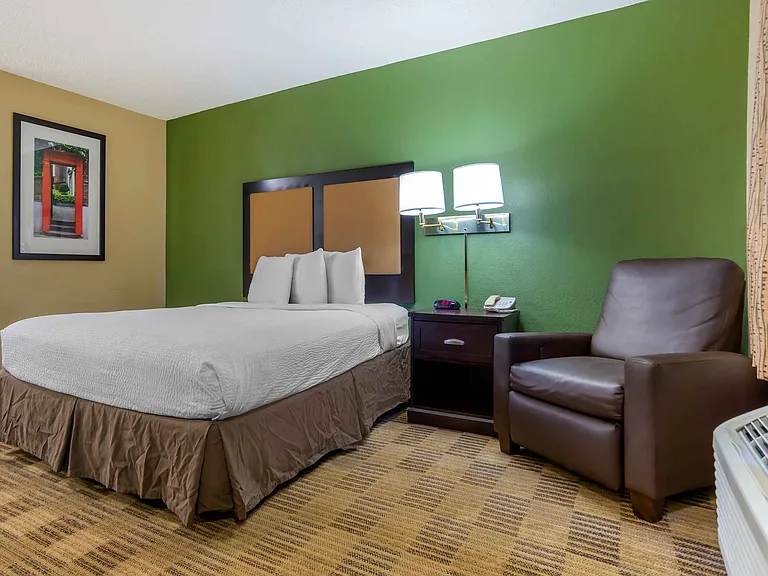 Studio Suite - 1 Queen Bed