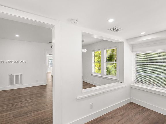 2nd image of 900 Tangier St