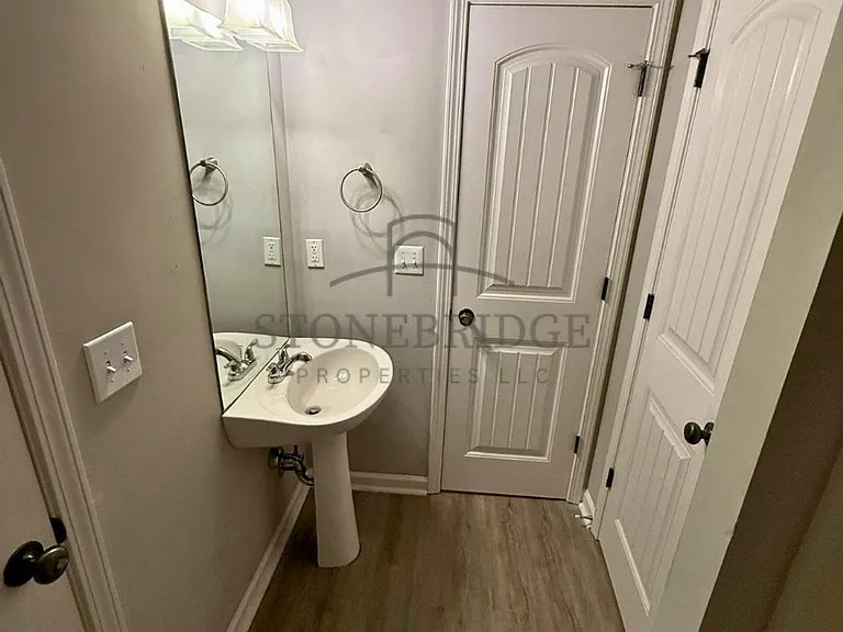 133 Danbury Ln — Photo 8