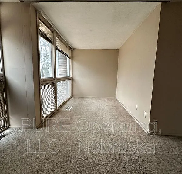 1631 N 109th Plz — Photo 14
