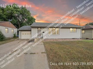 2512 S Lyndale Ave, Sioux Falls, SD 57105