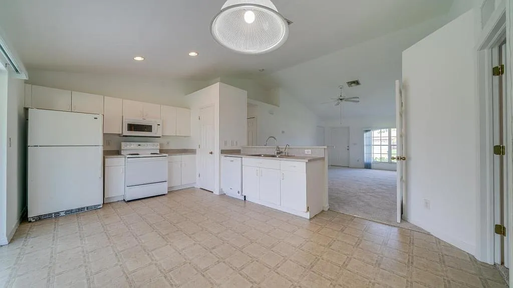 1501 SW 14th St — Photo 3