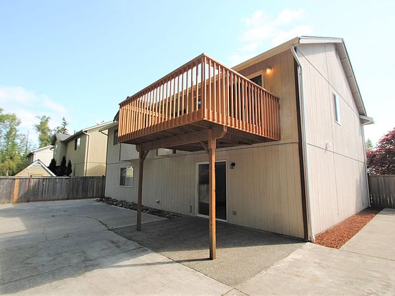 5th image of 14906 92nd Ave E