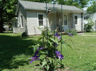 407 Sycamore St, Anna, IL 62906