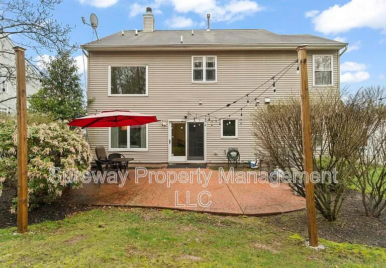 41 Rutgers Ln — Photo 24
