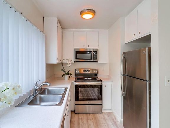 4th image of 1821 Grand Ave #C
