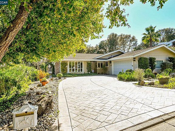 3rd image of 221 Loch Lomond Way