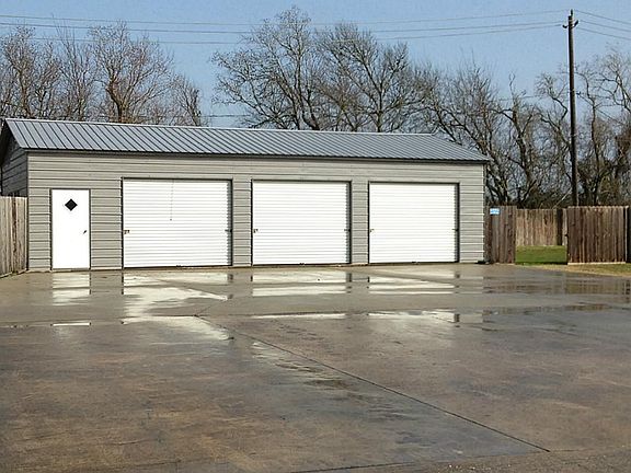 24x45 Shop with 3 10' Bay Doors and Look at the Driveway!!