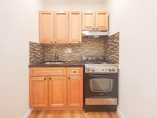 3rd image of 846 Saint Johns Pl #2R