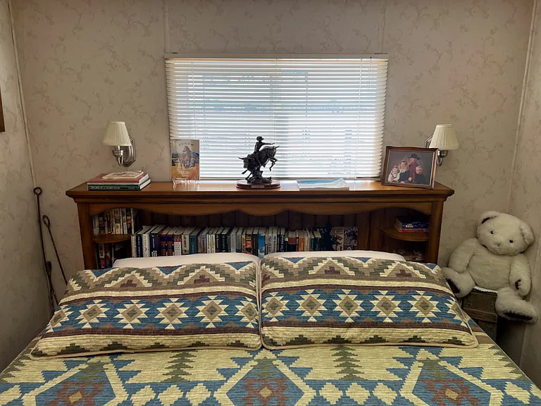 Eight Mile Rd — Photo 22
