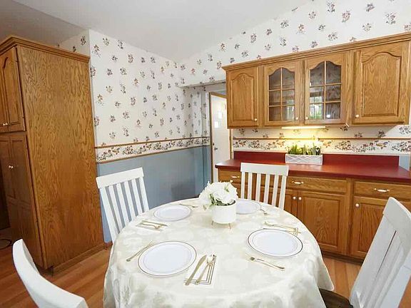 Eat in kitchen