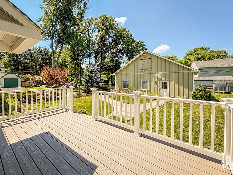 1237 Pine Grove Rd — Photo 32