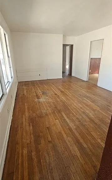 725 Westway Ave — Photo 2