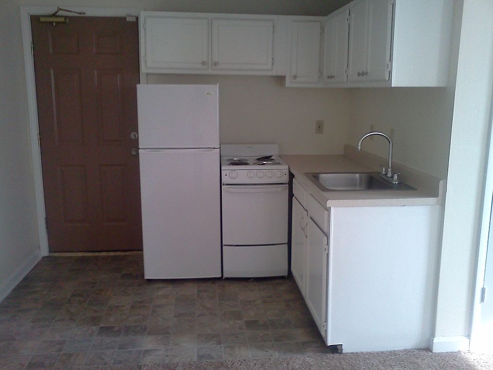 2nd image of 2090 Winslow Dr APT 10