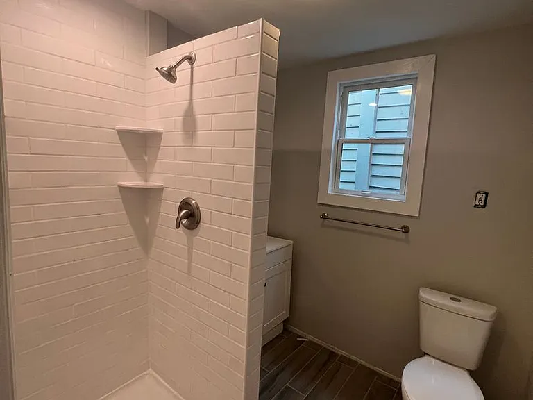 405 E Duffy St — Photo 7