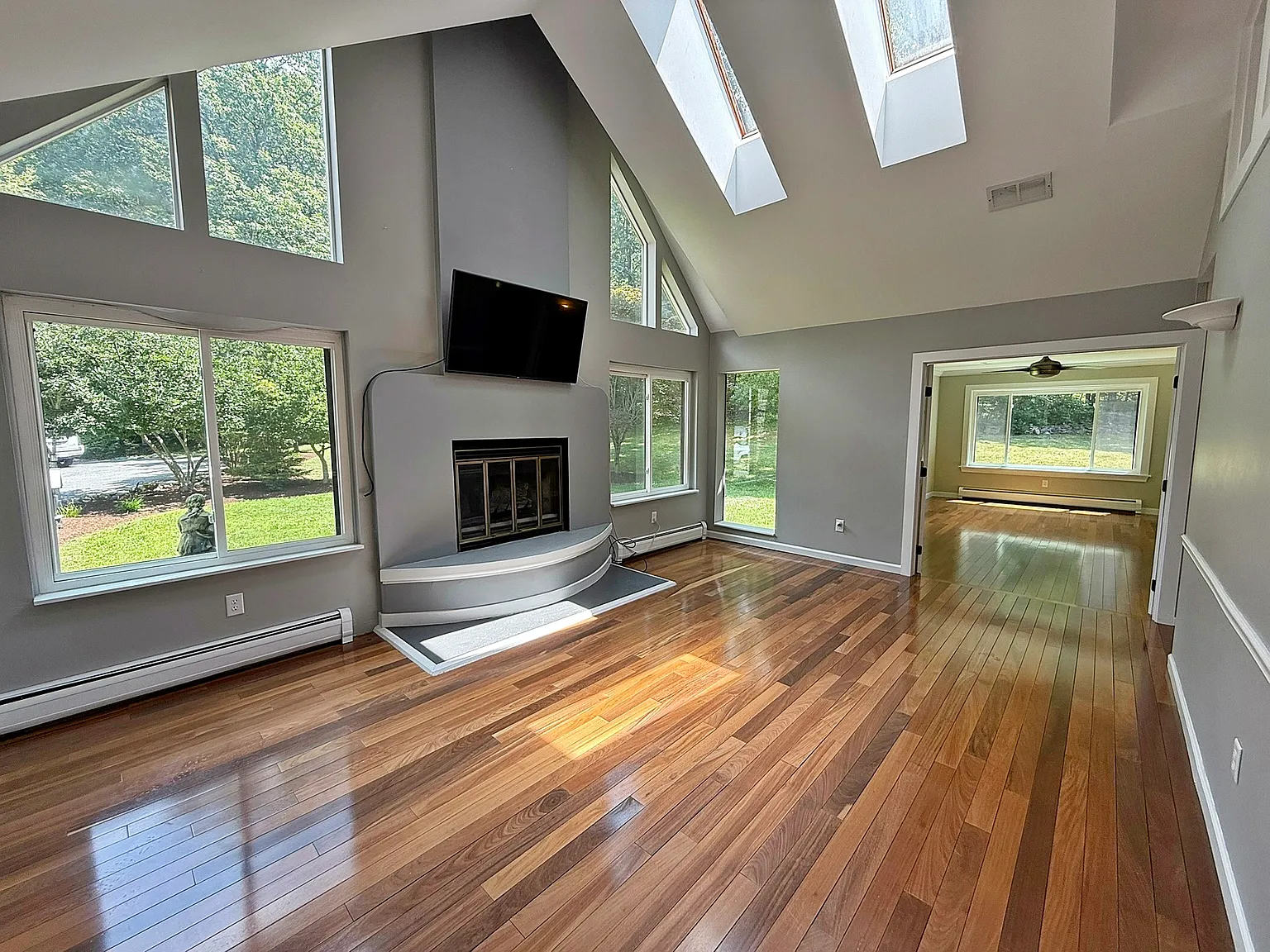 3 bed, 2064 sqft, $4,000 — Photo 3