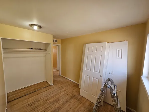 22414 Hayes Rd, Eastpointe, MI 48021