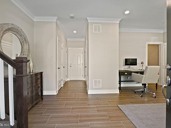 3rd image of 423 Crown Park Ave