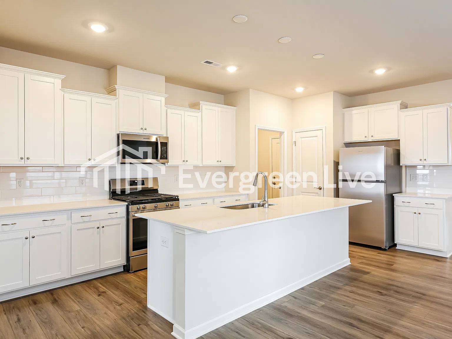 4 bed, 2.5 bath, 2169 sqft, $1,570 — Photo 4
