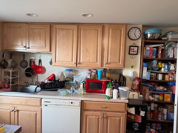 5th image of 16 Broadway St Floor 1