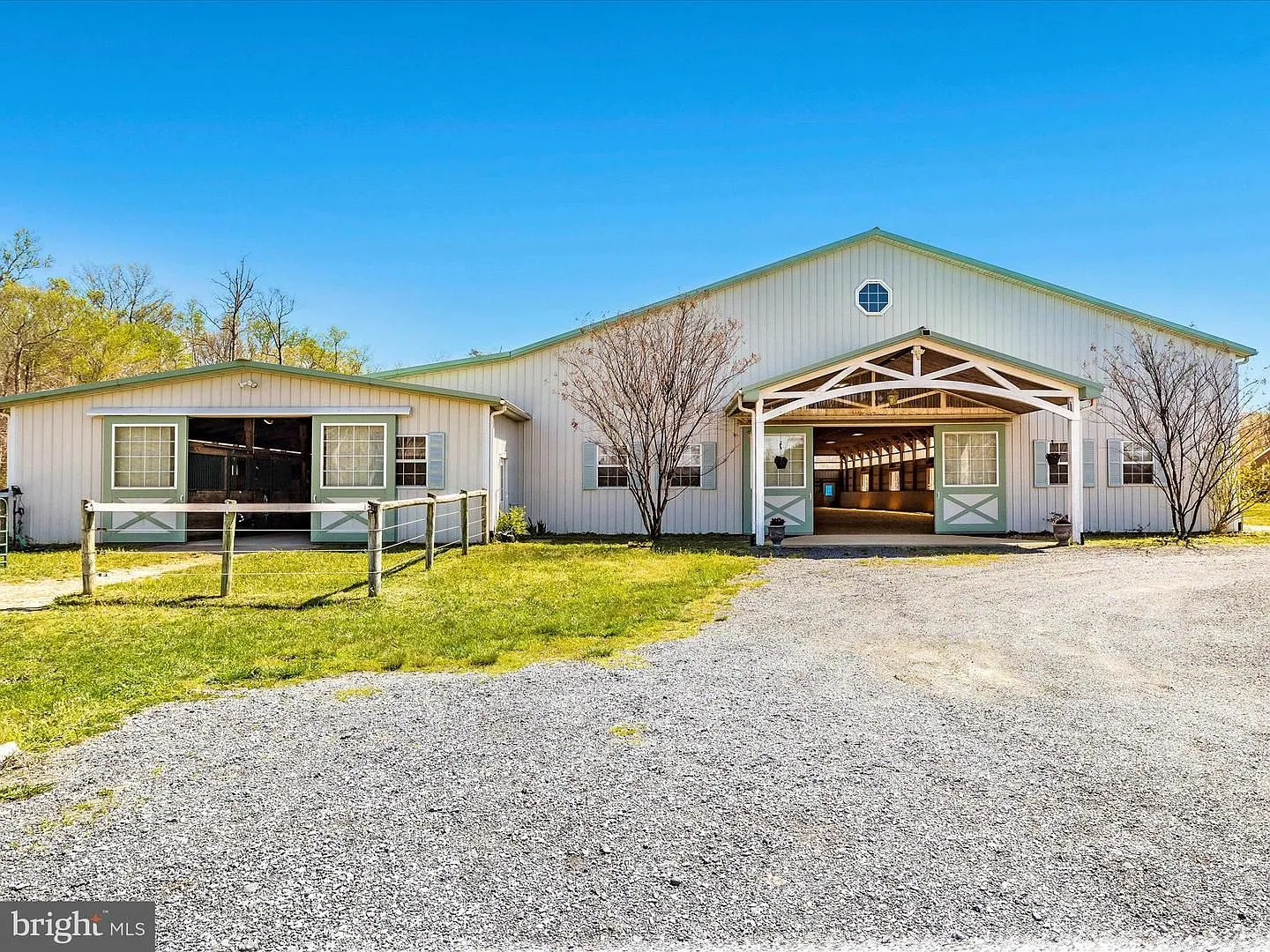 21-acre equestrian facility - Just 20 miles from DC! — Photo 2