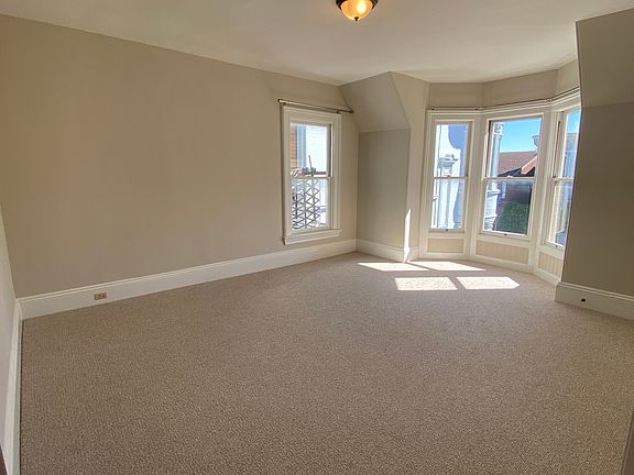 4th image of 2056 Bush St #4