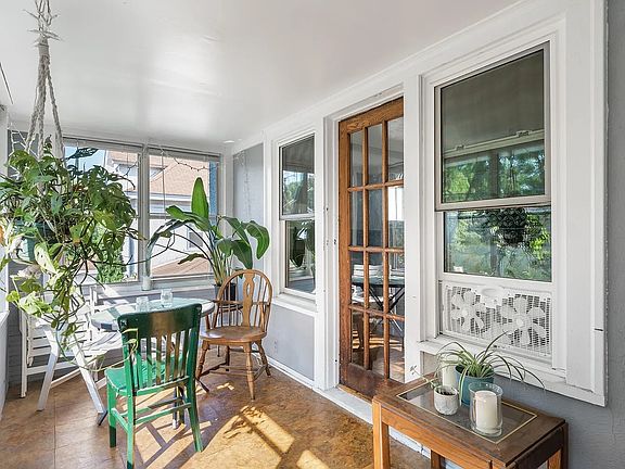 5th image of 616 6th Ave SE Unit 2