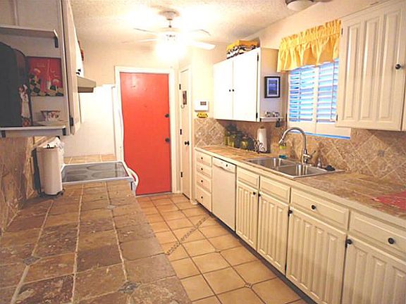 4th image of 3701 Fairhaven Dr