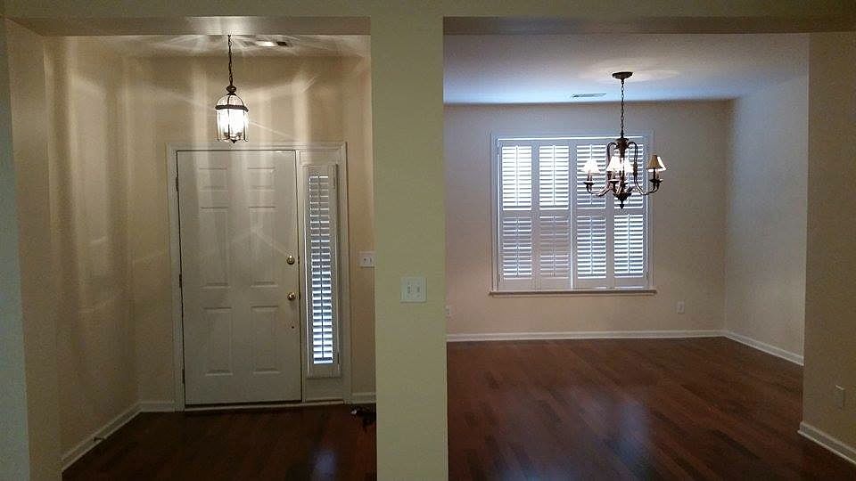 Entry - dinning to right