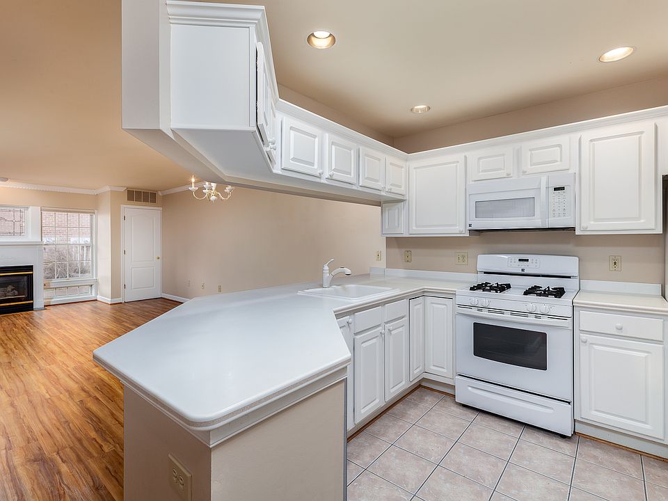 1st image of 6940 Fairfax Dr #100-1-1