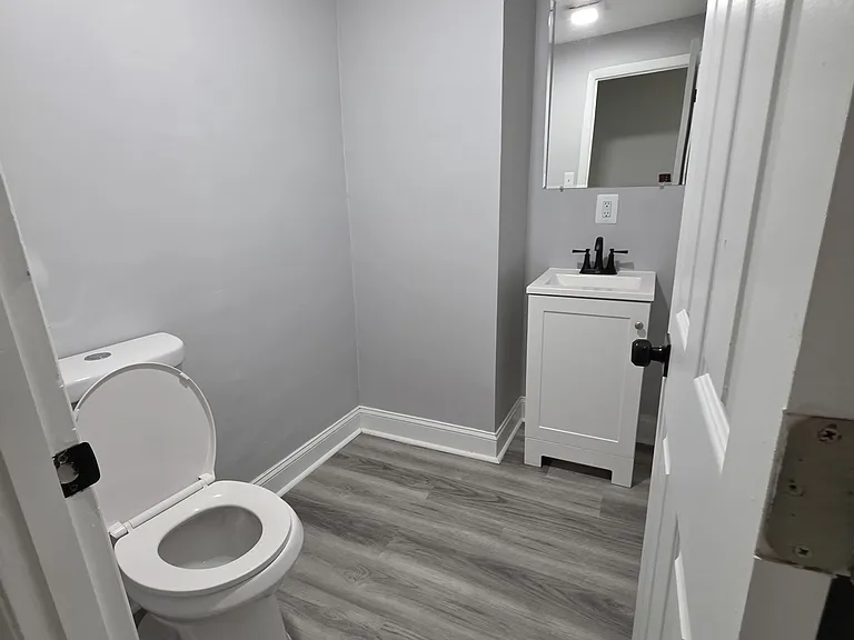 439 E Lorraine Ave — Photo 9