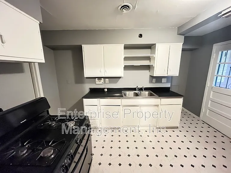 829 Alida Ave — Photo 3