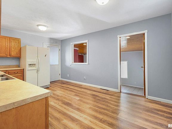 4th image of 707 N Taft St
