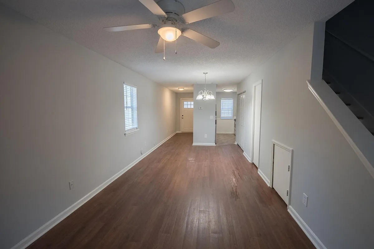 Unit Photo - 944 Bonham Ave