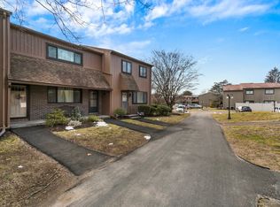 30 Orangewood W, Derby, CT 06418