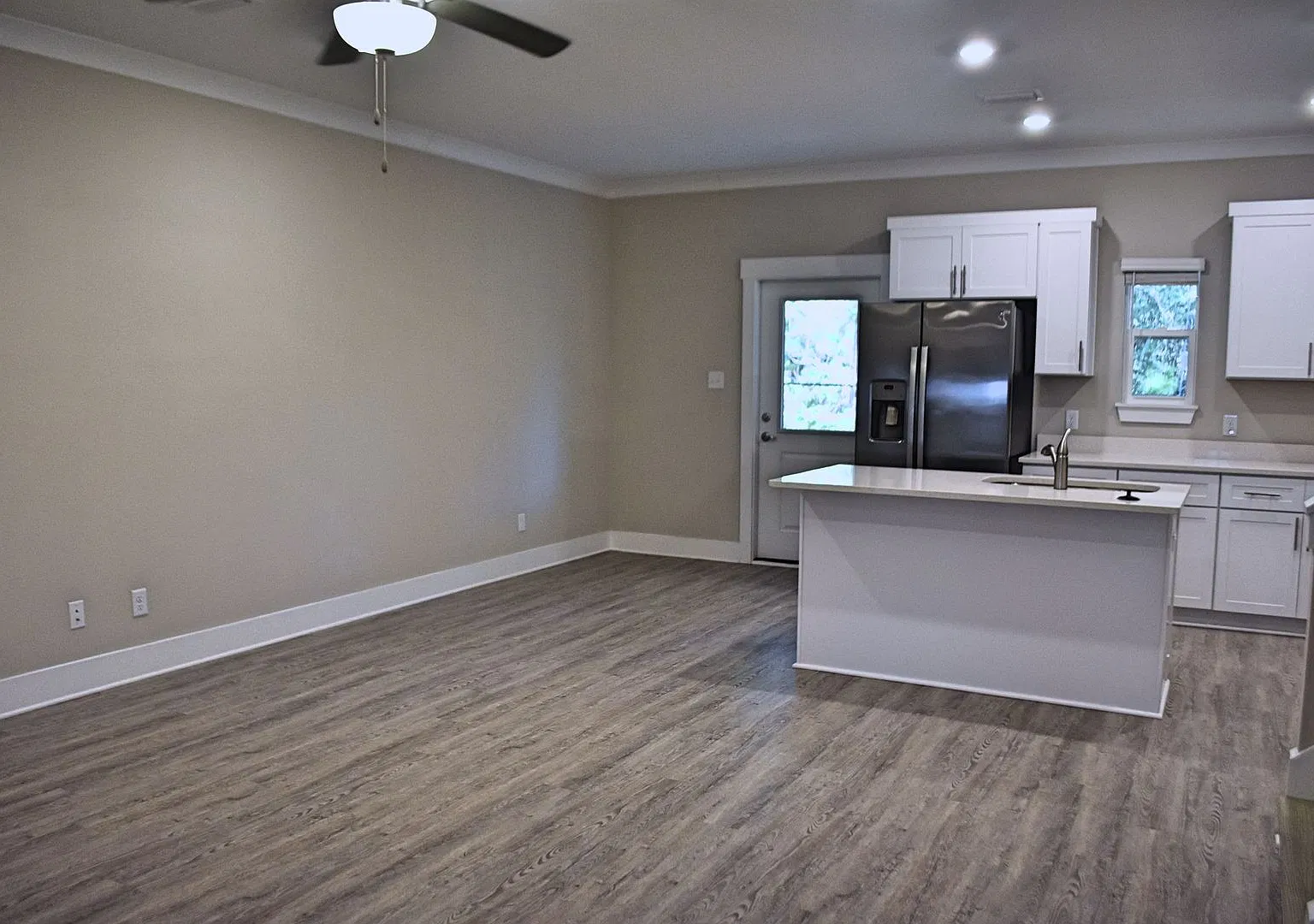 Available November 2026 - Garage Unit with Screened Porch - Verandas at Freeport - 3 Bed 2.5 Bath — Photo 4