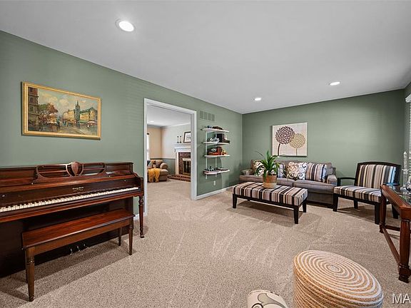5th image of 268 Kinderhook Dr