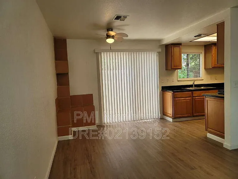 2140 Woolner Ave #D — Photo 4