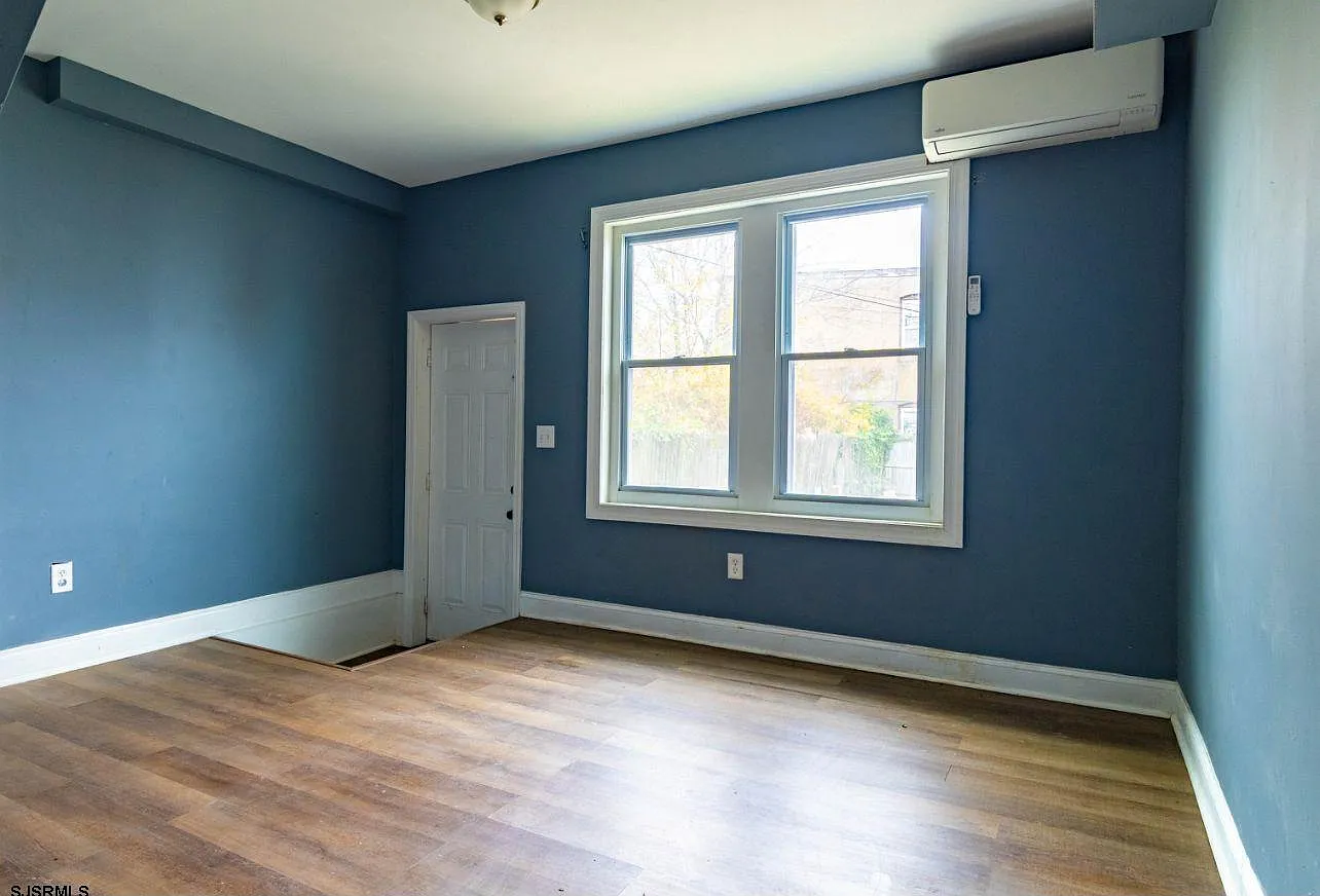 2 bed, 1.0 bath, $1,875 — Photo 3