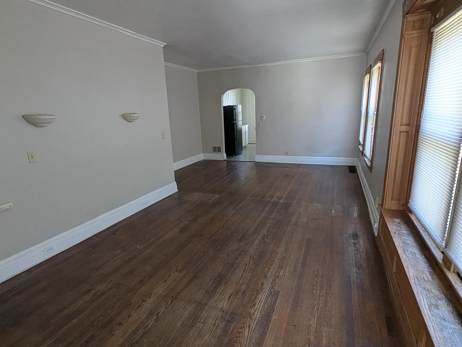 3 bed, 2844 sqft, $1,600 — Photo 2