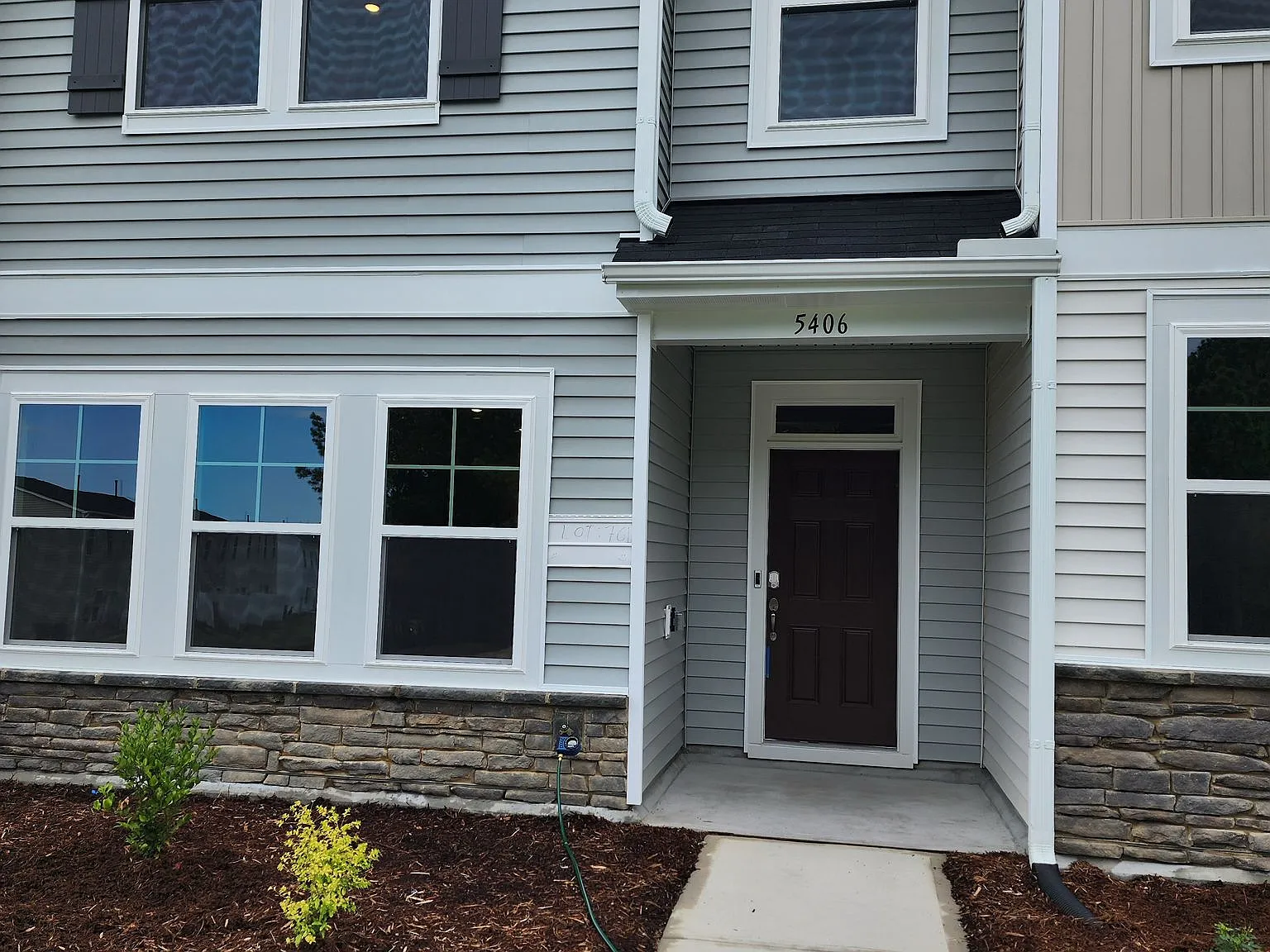 3 bed, 2.5 bath, 1954 sqft, $2,295 — Photo 1