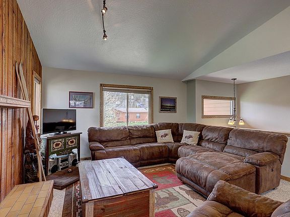 4th image of 92 Meadows Ln