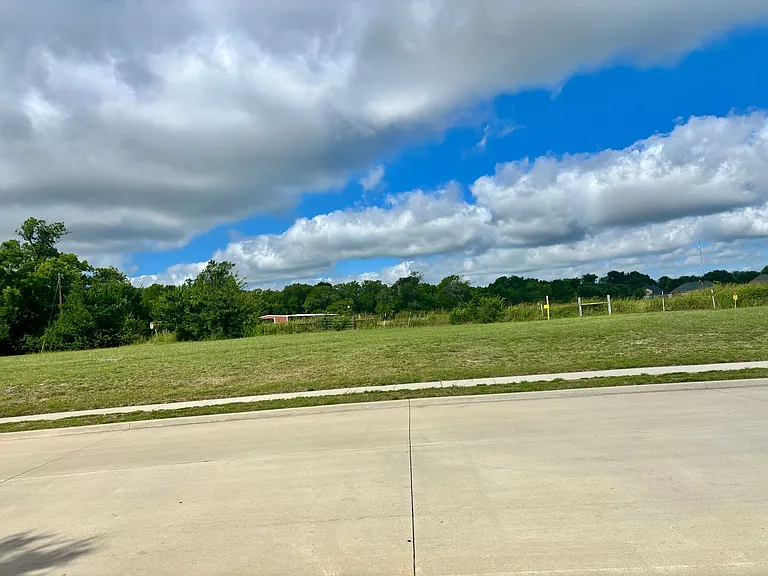 151 Creekview Dr — Photo 10